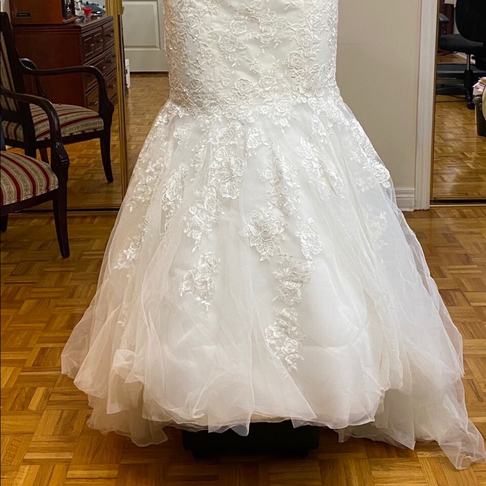 Wedding Dress from Allure Bridals - Picture 2 of 10